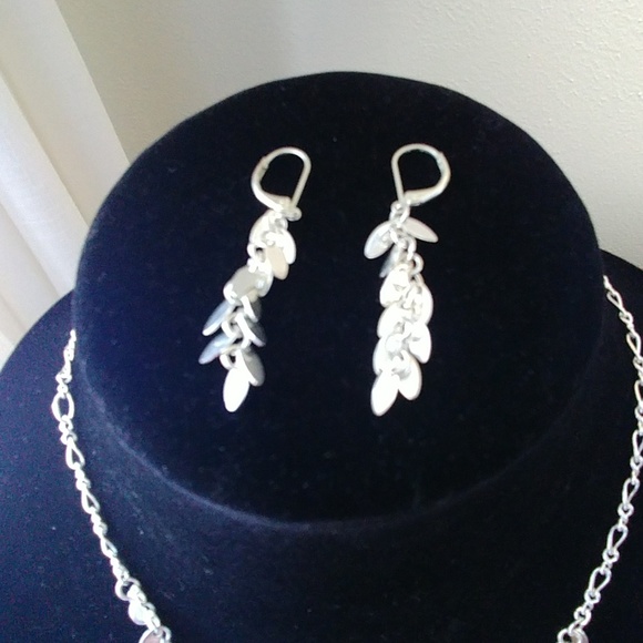 Nina Ricci Necklace & Earring Set - Picture 5 of 6